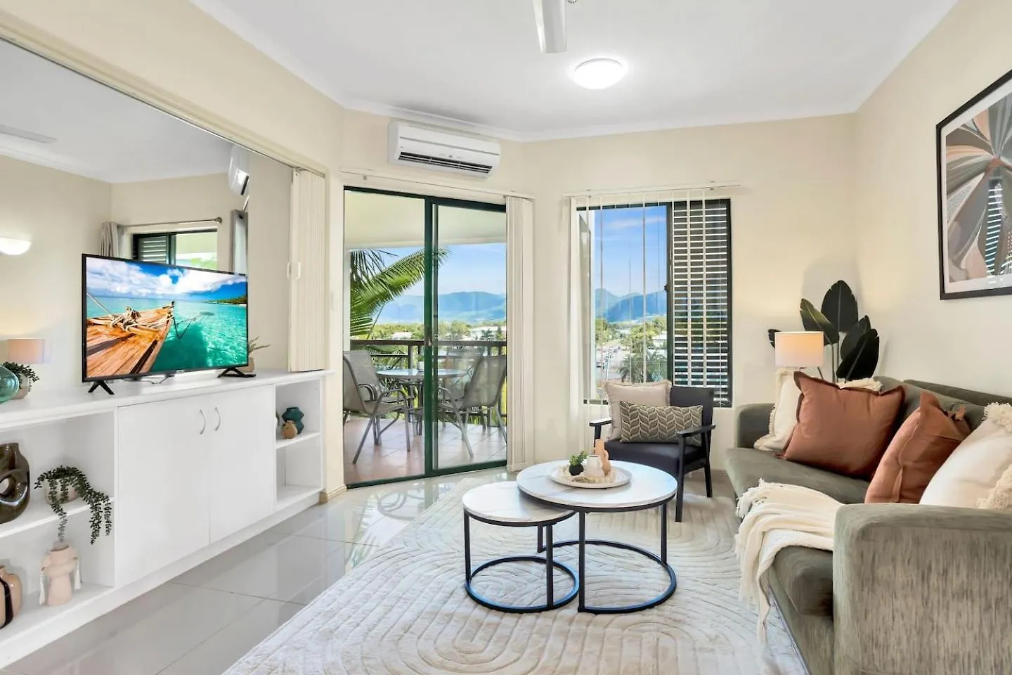 Luxury Retreat In Cairns With Pool Appartement